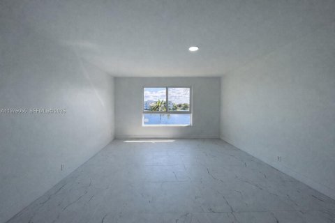 Condo in Miami, Florida, 2 bedrooms  № 2040251