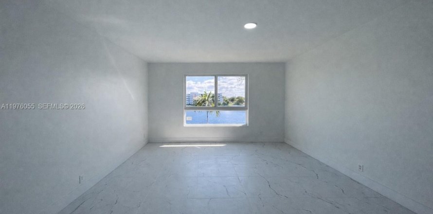 Condominio en Miami, Florida, 2 dormitorios  № 2040251