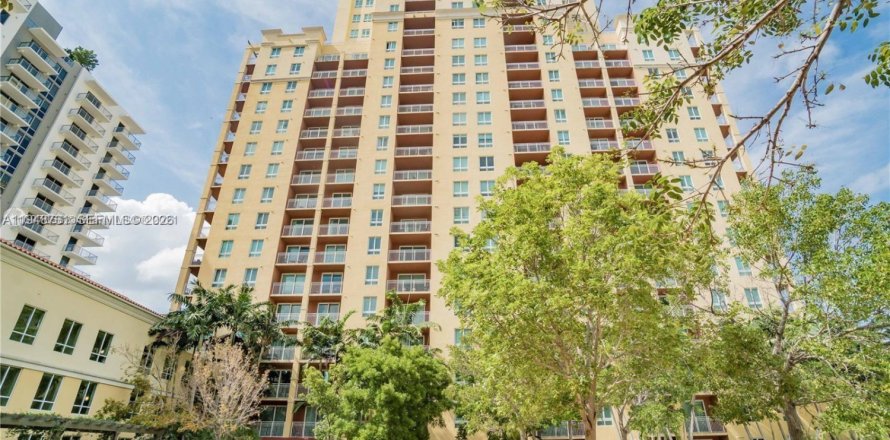 Кондоминиум с 2 спальнями в Майами, Флорида № 2005296