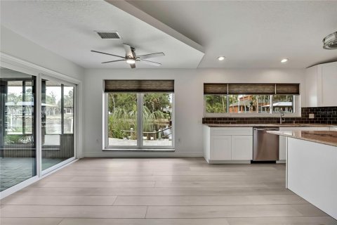 House in Homosassa, Florida 3 bedrooms, 163.32 sq.m. № 1769377 - photo 9