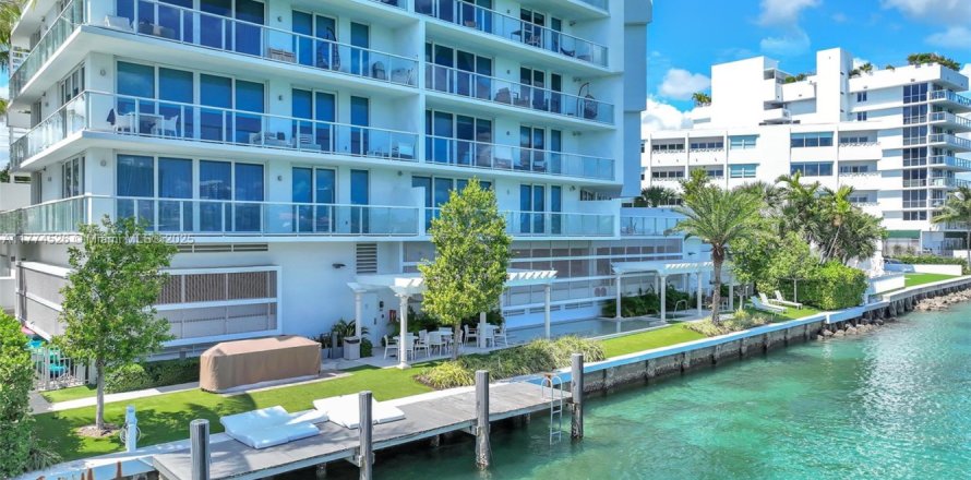 Condo à Bay Harbor Islands, Floride, 2 chambres № 1874389