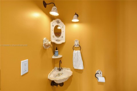 Casa en venta en Coral Gables, Florida, 5 dormitorios, 601.64 m2 № 1978305 - foto 24