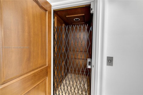 Casa en venta en Coral Gables, Florida, 5 dormitorios, 601.64 m2 № 1978305 - foto 17