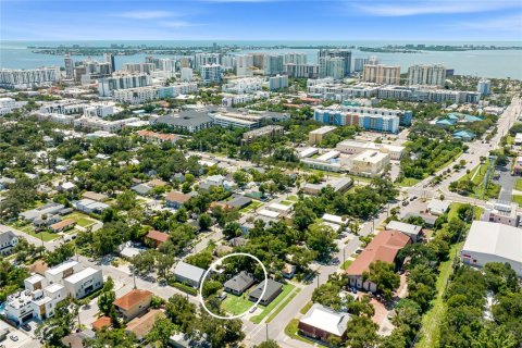 House in Sarasota, Florida 3 bedrooms, 118.54 sq.m. № 2324002