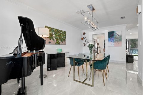 Touwnhouse à vendre à Coconut Creek, Floride: 2 chambres, 146.79 m2 № 2025354 - photo 2