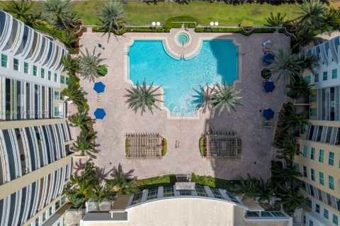 Condominio en venta en Hallandale Beach, Florida, 2 dormitorios, 97.73 m2 № 1937827 - foto 3