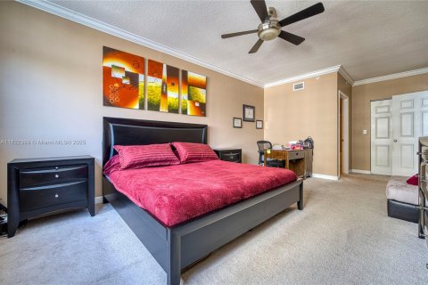 Condominio en venta en Hallandale Beach, Florida, 2 dormitorios, 97.73 m2 № 1937827 - foto 18
