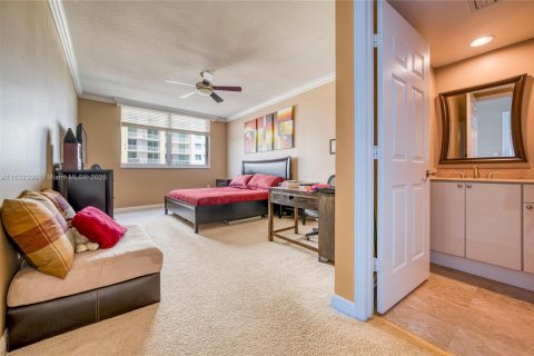 Condominio en venta en Hallandale Beach, Florida, 2 dormitorios, 97.73 m2 № 1937827 - foto 16