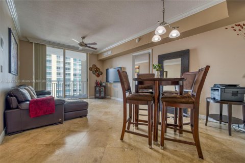 Condominio en venta en Hallandale Beach, Florida, 2 dormitorios, 97.73 m2 № 1937827 - foto 9