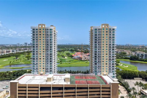 Condominio en venta en Hallandale Beach, Florida, 2 dormitorios, 97.73 m2 № 1937827 - foto 2