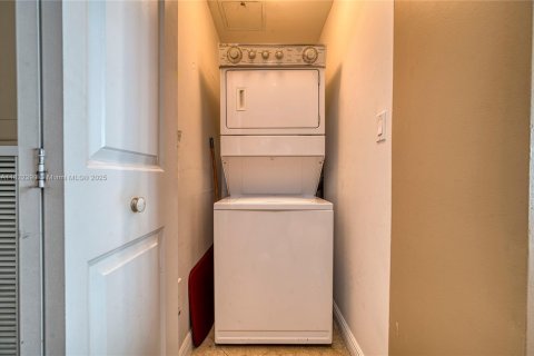 Condominio en venta en Hallandale Beach, Florida, 2 dormitorios, 97.73 m2 № 1937827 - foto 29