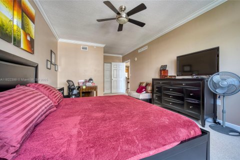 Condominio en venta en Hallandale Beach, Florida, 2 dormitorios, 97.73 m2 № 1937827 - foto 19