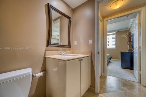 Condominio en venta en Hallandale Beach, Florida, 2 dormitorios, 97.73 m2 № 1937827 - foto 28