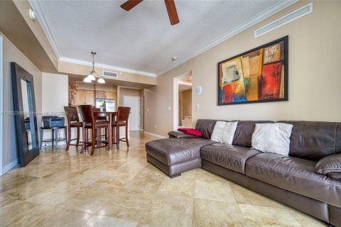 Condominio en venta en Hallandale Beach, Florida, 2 dormitorios, 97.73 m2 № 1937827 - foto 13