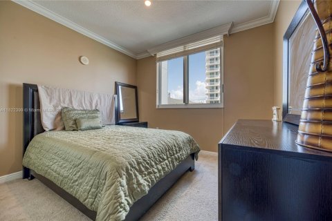 Condominio en venta en Hallandale Beach, Florida, 2 dormitorios, 97.73 m2 № 1937827 - foto 24