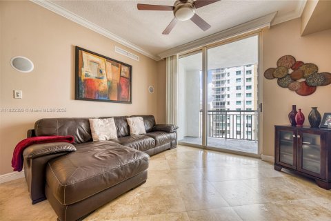 Condominio en venta en Hallandale Beach, Florida, 2 dormitorios, 97.73 m2 № 1937827 - foto 11