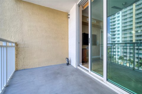 Condominio en venta en Hallandale Beach, Florida, 2 dormitorios, 97.73 m2 № 1937827 - foto 14