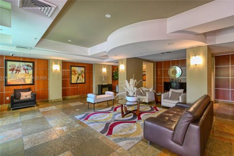 Condominio en venta en Hallandale Beach, Florida, 2 dormitorios, 97.73 m2 № 1937827 - foto 4