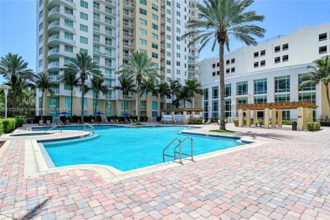 Condominio en venta en Hallandale Beach, Florida, 2 dormitorios, 97.73 m2 № 1937827 - foto 30