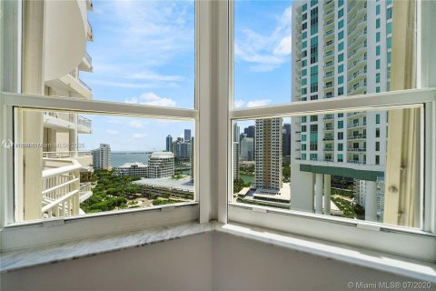 Condo in Miami, Florida, 2 bedrooms  № 1961225 - photo 9