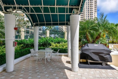 Condo in Miami, Florida, 2 bedrooms  № 1961225 - photo 18