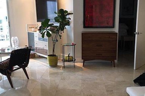 Condo in Miami, Florida, 2 bedrooms  № 1961225 - photo 4