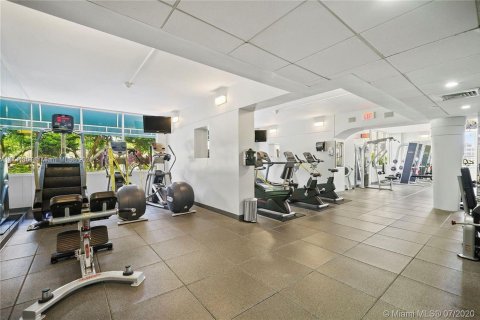 Condo in Miami, Florida, 2 bedrooms  № 1961225 - photo 21