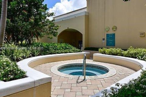 Condo in Miami, Florida, 2 bedrooms  № 1961225 - photo 20