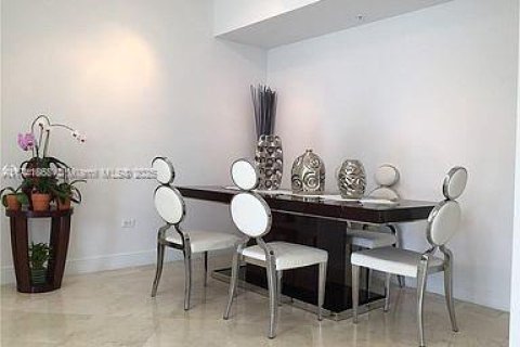 Condo in Miami, Florida, 2 bedrooms  № 1961225 - photo 13