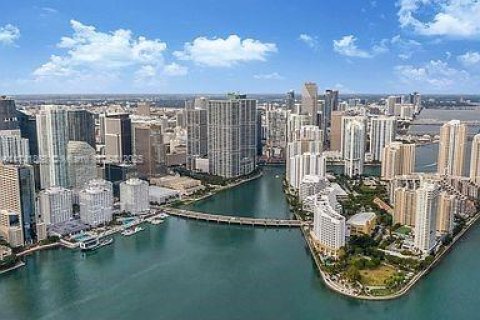 Condo in Miami, Florida, 2 bedrooms  № 1961225 - photo 2