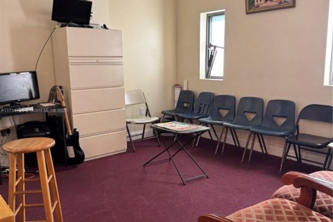 Commercial property in North Miami, Florida № 1958037 - photo 10