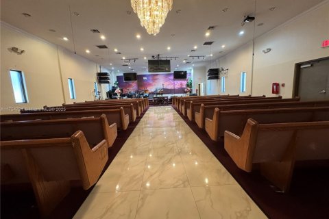 Commercial property in North Miami, Florida № 1958037 - photo 7