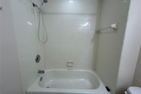 Condominio en alquiler en North Port, Florida, 2 dormitorios, 108.51 m2 № 1908490 - foto 2
