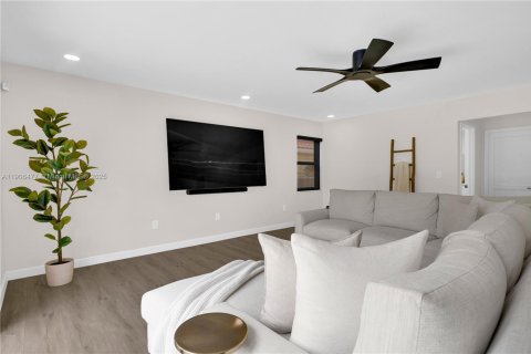 Casa en venta en Pembroke Pines, Florida, 5 dormitorios, 289.2 m2 № 1963766 - foto 28