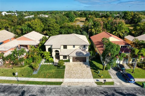 Casa en venta en Pembroke Pines, Florida, 5 dormitorios, 289.2 m2 № 1963766 - foto 11