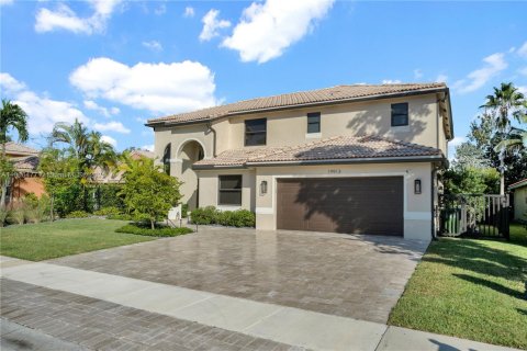 Casa en venta en Pembroke Pines, Florida, 5 dormitorios, 289.2 m2 № 1963766 - foto 3