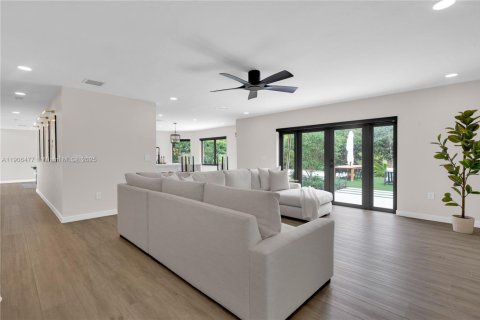 Casa en venta en Pembroke Pines, Florida, 5 dormitorios, 289.2 m2 № 1963766 - foto 26