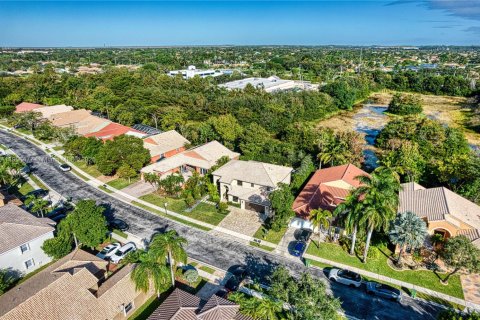 Casa en venta en Pembroke Pines, Florida, 5 dormitorios, 289.2 m2 № 1963766 - foto 7