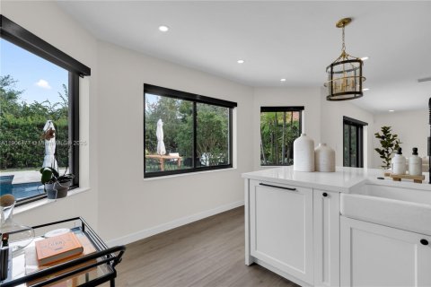 Casa en venta en Pembroke Pines, Florida, 5 dormitorios, 289.2 m2 № 1963766 - foto 25