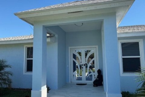 House in Port St. Lucie, Florida 4 bedrooms, 196.95 sq.m. № 2431317 - photo 2