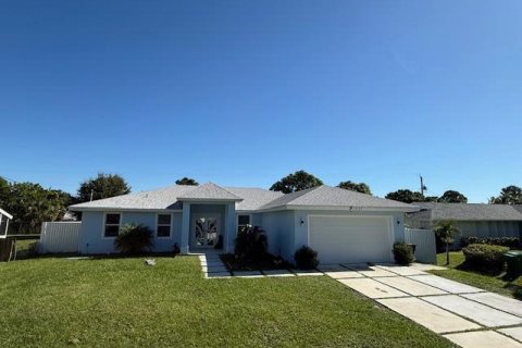 House in Port St. Lucie, Florida 4 bedrooms, 196.95 sq.m. № 2431317