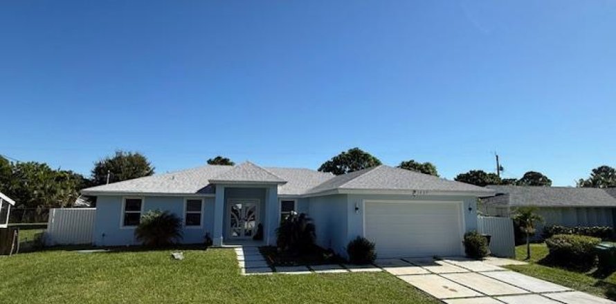 House in Port St. Lucie, Florida 4 bedrooms, 196.95 sq.m. № 2431317