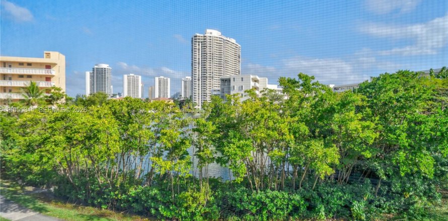 Кондоминиум с 1 спальней в Авентура, Флорида № 2010168