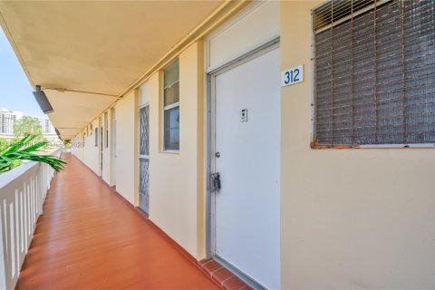 Снять в аренду кондоминиум в Авентура, Флорида 1 спальня, 71.35м2, № 2010168 - фото 4