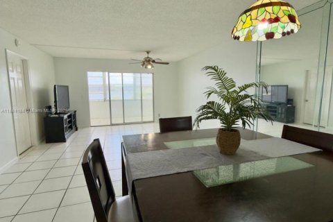 Condominio en venta en Pembroke Pines, Florida, 2 dormitorios, 110.74 m2 № 1845892 - foto 14