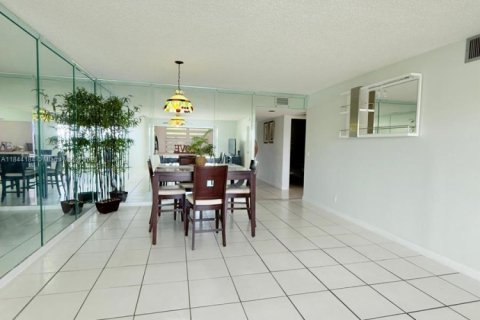Condominio en venta en Pembroke Pines, Florida, 2 dormitorios, 110.74 m2 № 1845892 - foto 13