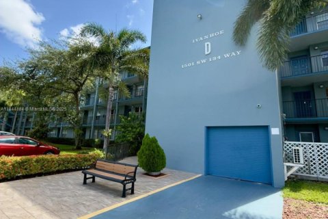 Condominio en venta en Pembroke Pines, Florida, 2 dormitorios, 110.74 m2 № 1845892 - foto 1