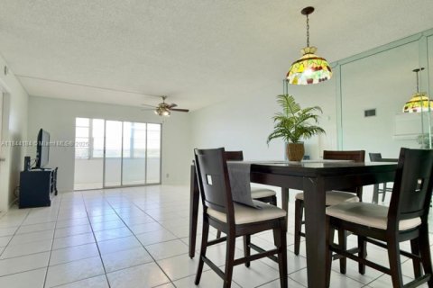 Condominio en venta en Pembroke Pines, Florida, 2 dormitorios, 110.74 m2 № 1845892 - foto 5