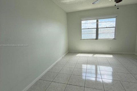 Condominio en venta en Pembroke Pines, Florida, 2 dormitorios, 110.74 m2 № 1845892 - foto 18