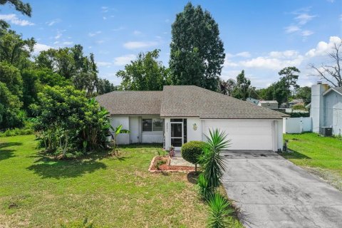 Villa ou maison à Deltona, Floride 4 chambres, 133.78 m2 № 2372874